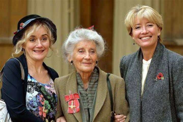 
Is Sophie Thompson Married? Her Bio, Age, Husband, Kids and Net worth 