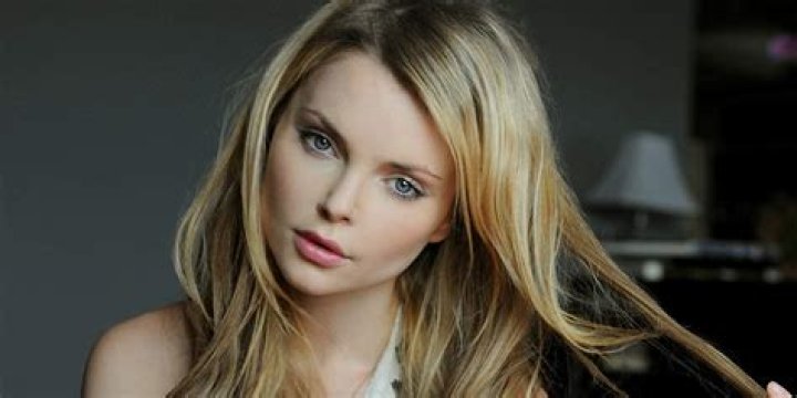 
Izabella Miko Wiki Biography, husband, net worth, height, body 