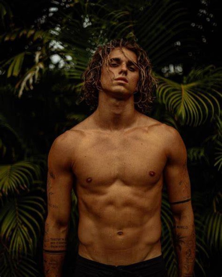 
Jay Alvarrez Height, Weight, Net Worth, Age, Birthday, Wikipedia, Who, Nationality, Biography 