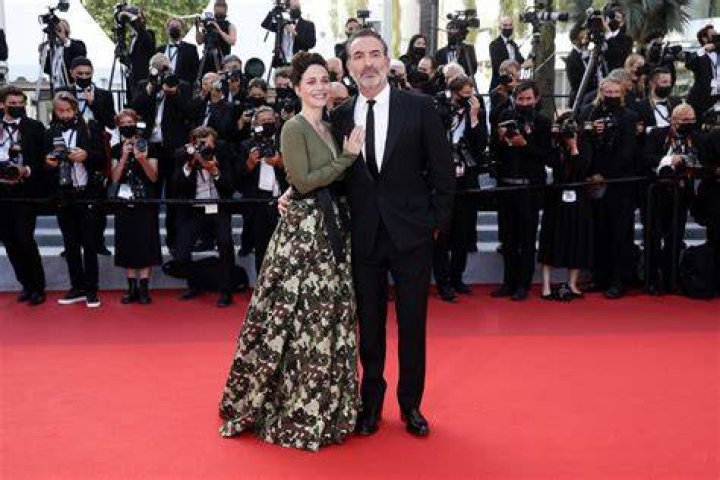 
Jean Dujardin Height, Weight, Net Worth, Age, Birthday, Wikipedia, Who, Instagram, Biography 