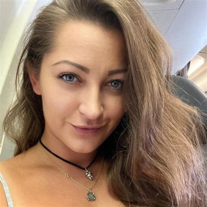 
Jenn Daniels Height, Weight, Net Worth, Age, Birthday, Wikipedia, Who, Instagram, Biography 