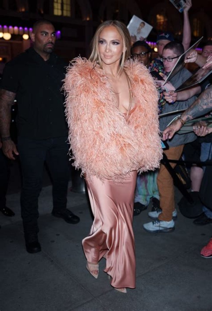 
Jennifer Lopez Unexpected Nip Slip at London O2 Stadium! 