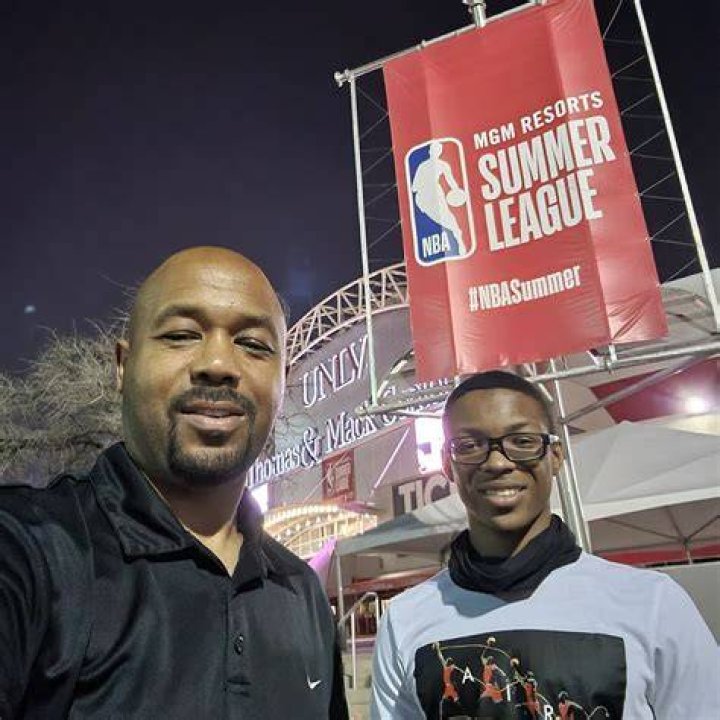 
John Mosley From Last Chance U Is Now Coaching East Los Angeles College 