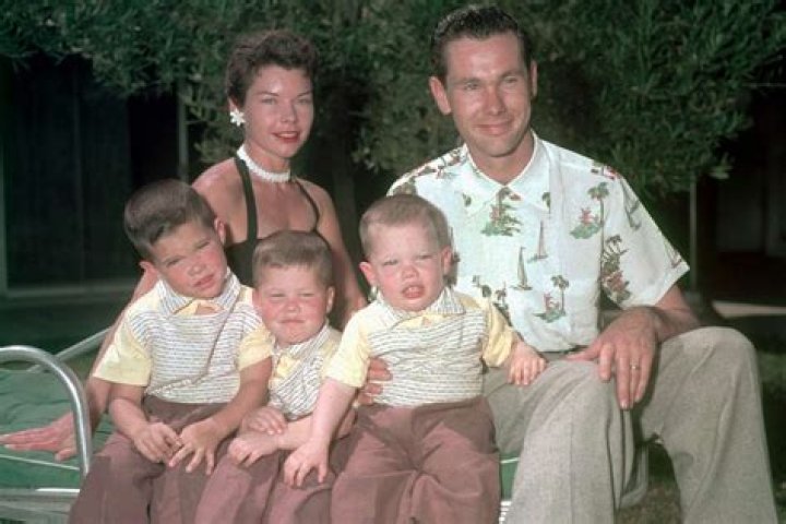
Johnny Carson – Spouse, Children and Net Worth of The Late ‘Tonight Show’ Host 
