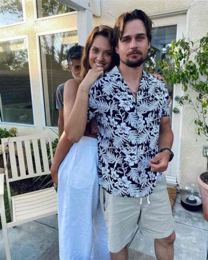 
Jon-Michael Ecker is not Married to Wife. Dating Girlfriend: Laura James 