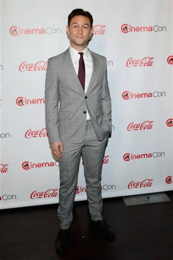 
Joseph Gordon-Levitt Height, Weight, Net Worth, Age, Birthday, Wikipedia, Who, Nationality, Biography 