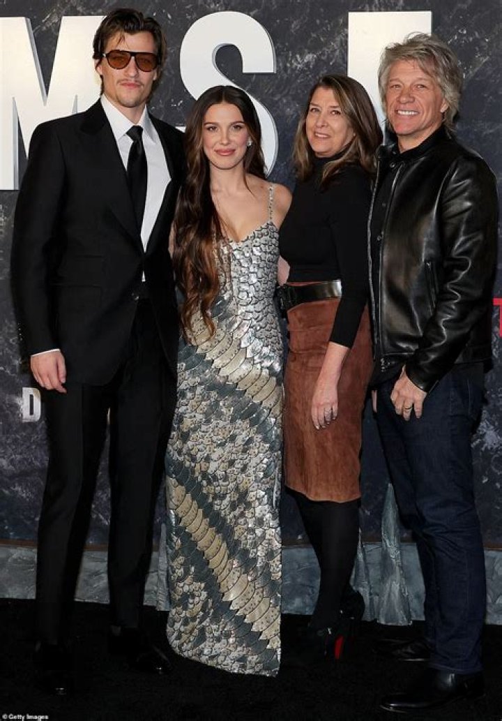 
Jovi Lieberher | Sibilings And Parents 