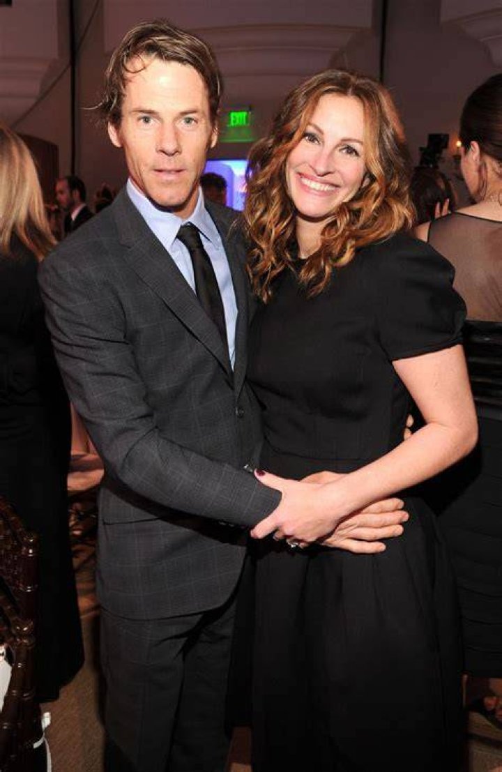 
Julia Roberts Reveals Sweet Reason Why She Plans on Showing Daughter Old Letters from Husband 