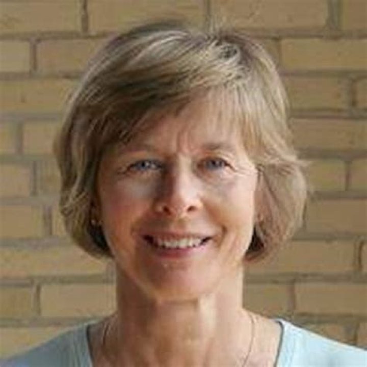 Julie Landfield Height, Weight, Net Worth, Age, Birthday, Wikipedia, Who, Nationality, Biography