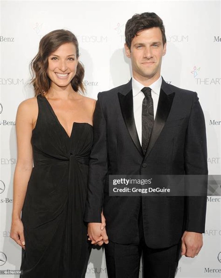 Justin Bartha’s Net Worth, Height, Wife Lia Smith, Body – Wiki