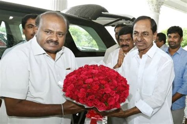 
KCR, Kumaraswamy discuss national politics 
