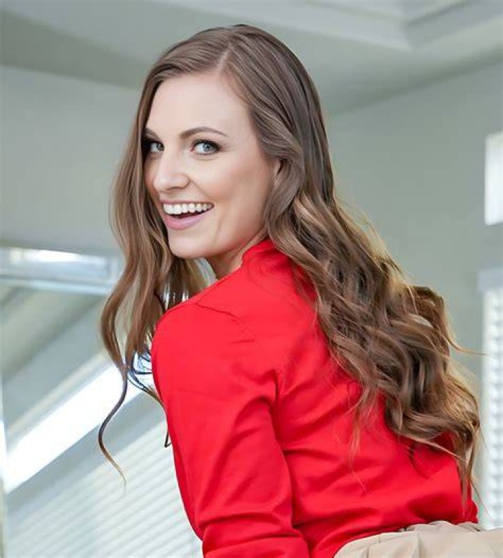 Kenzie Love Height, Weight, Net Worth, Age, Birthday, Wikipedia, Who, Instagram, Biography