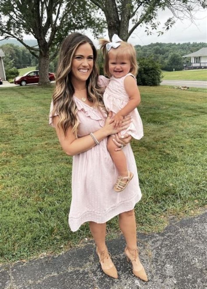 
Khloé Eileen Bates Height, Weight, Net Worth, Age, Birthday, Wikipedia, Who, Nationality, Biography 