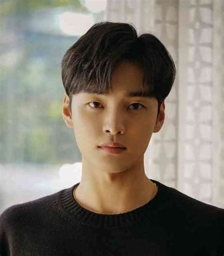 Kim Min-jae Height, Weight, Net Worth, Age, Birthday, Wikipedia, Who, Instagram, Biography