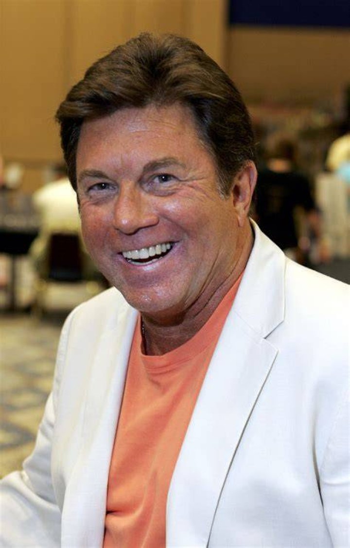 Larry Manetti Height, Weight, Net Worth, Age, Birthday, Wikipedia, Who, Nationality, Biography