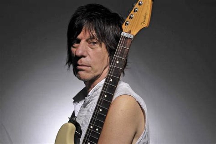 
Legendary Guitarist Jeff Beck Dead of Bacterial Meningitis at 78 