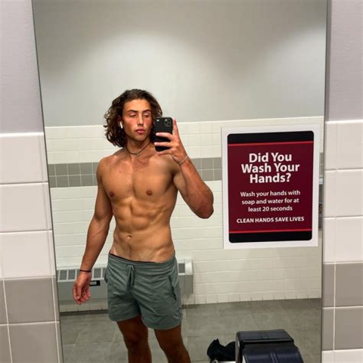  Liam Kalhagen