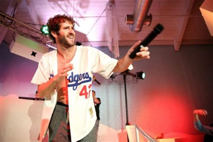 
Lil Dicky split up with girlfriend Molly. Who is he dating now? Wiki Bio, name 