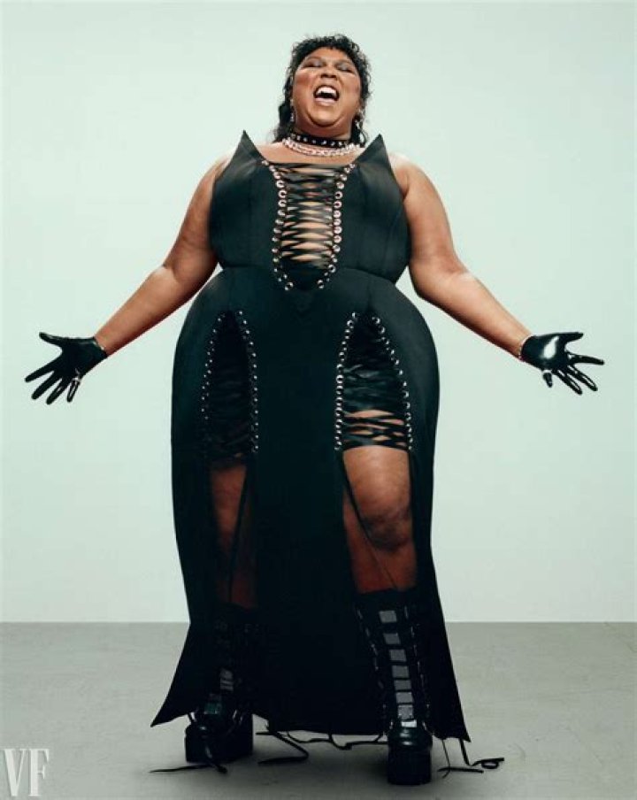 
Lizzo Says She Chose Her Concert Outfits to Make a ‘Feminist’ Statement in ‘Celebrating Curves’ 