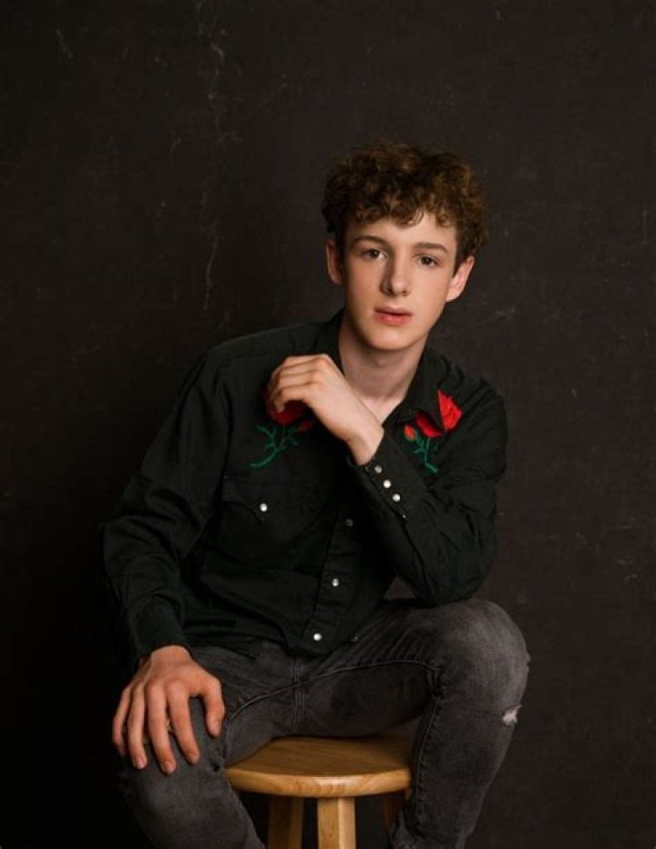 
Louis Hynes’ Wiki – Age, Height, Dating, Net Worth. Is he gay? 