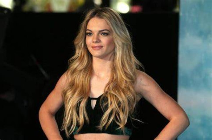 Louisa Johnson Height, Weight, Net Worth, Age, Birthday, Wikipedia, Who, Instagram, Biography