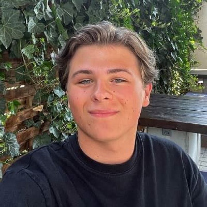 Matheu Hinzen Height, Weight, Net Worth, Age, Birthday, Wikipedia, Who, Instagram, Biography