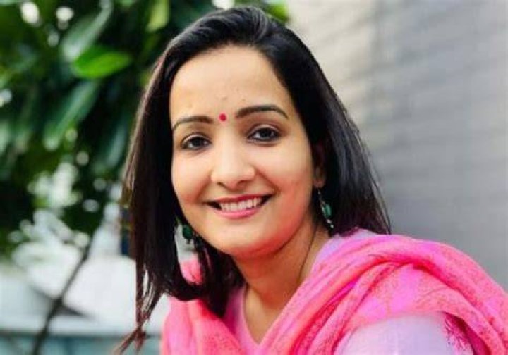 Meenakshi Kandwal Height, Weight, Net Worth, Age, Birthday, Wikipedia, Who, Instagram, Biography