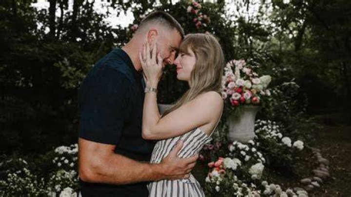 
Meet Arthur Nery Girlfriend Alyssa Cusilit – Are They Engaged? Age Difference Revealed 