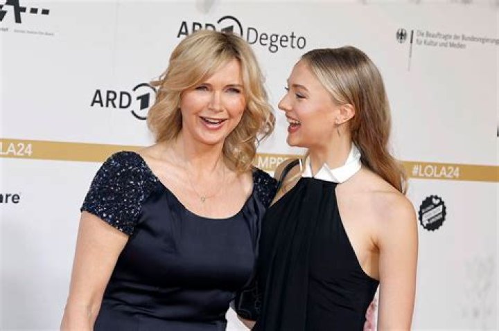 
Meet Lilly Krug Famous Parents Veronica Ferres & Martin Krug – The Actress And Her Mom Are In The Movie Zero Contact 