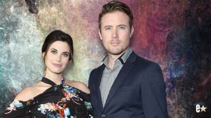 
Meghan Ory’s Wiki, Husband John Reardon. Is She Pregnant? 