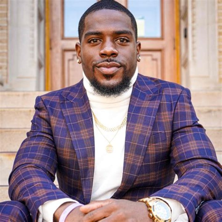 
Melquan Stovall Height, Weight, Net Worth, Age, Birthday, Wikipedia, Who, Nationality, Biography 