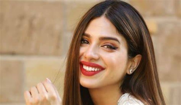 Mona Lizza Hussain Height, Weight, Net Worth, Age, Birthday, Wikipedia, Who, Instagram, Biography