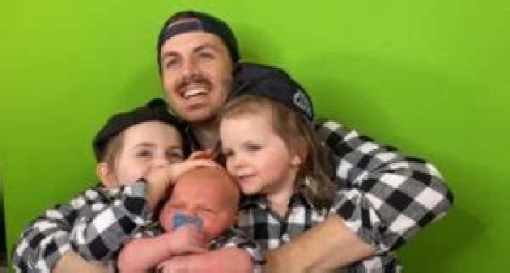 MrBallen is Married to Wife: Amanda Allen. Kids.