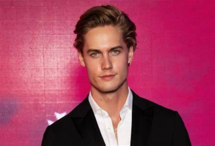 
Neels Visser Height, Weight, Net Worth, Age, Birthday, Wikipedia, Who, Nationality, Biography 