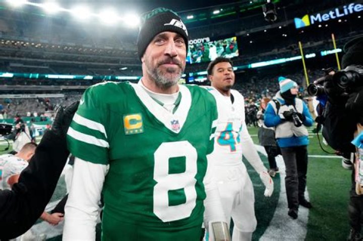 
NFL Star Aaron Rodgers And Shailene Woodley Split-Up Yet Again 