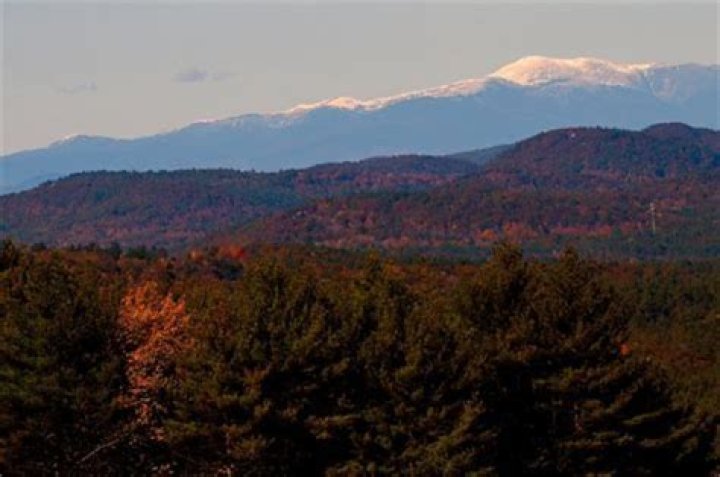
NH hiker falls to death off mountain cliff while taking photos with wife 