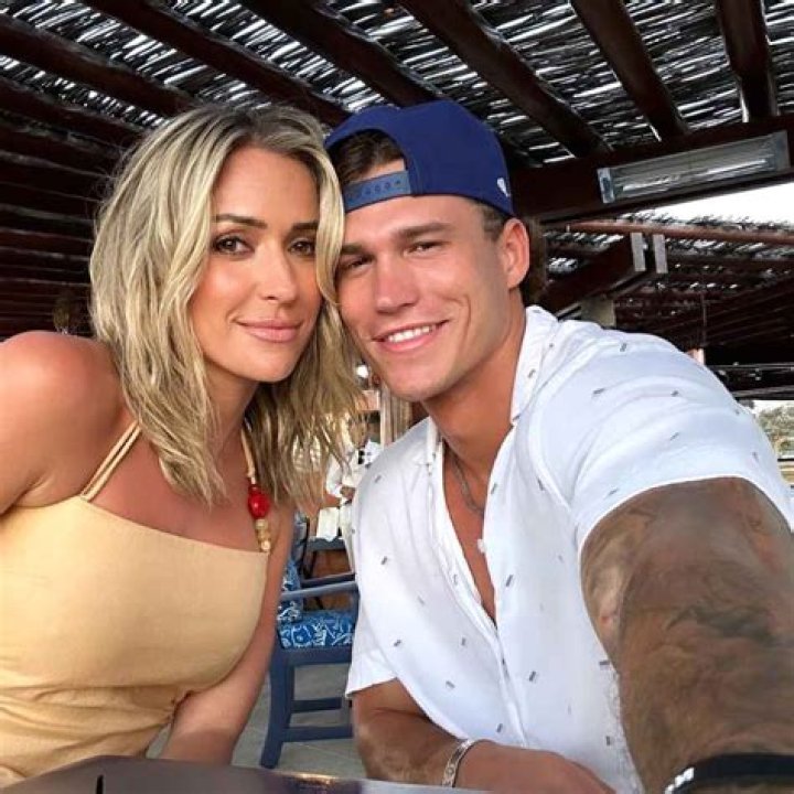
No Tyler Cameron And Kristin Cavallari Are Not Dating 