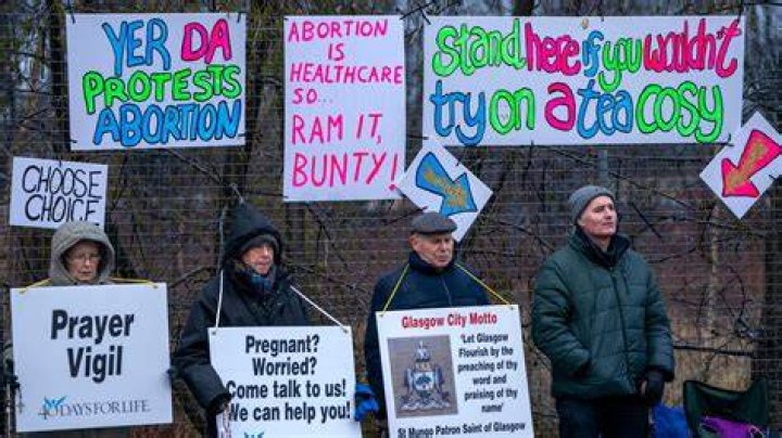 
“Not doing anything violent”: Debate ensues as UK police arrest pro-life activist after praying outside abortion clinic 