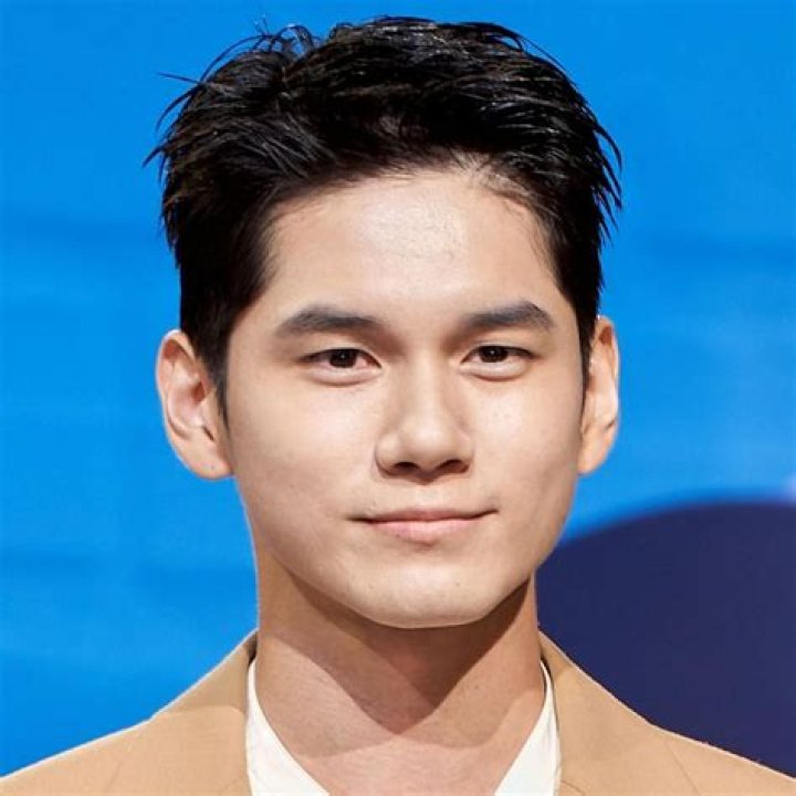 Ong Seong-wu Height, Weight, Net Worth, Age, Birthday, Wikipedia, Who, Instagram, Biography