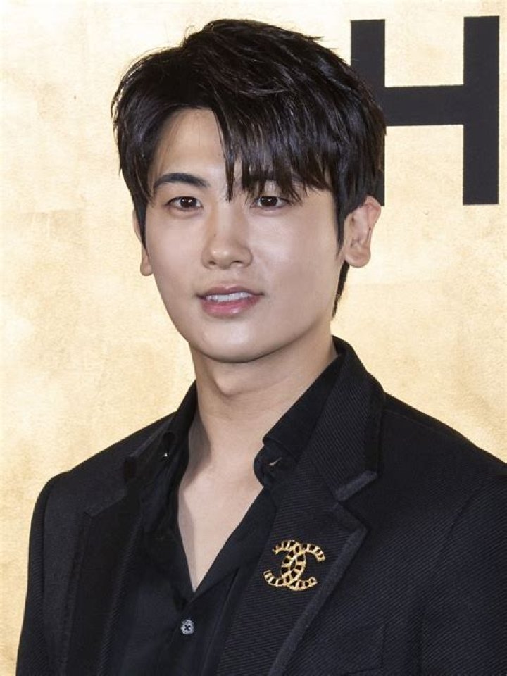 Park Hyung-sik Height, Weight, Net Worth, Age, Birthday, Wikipedia, Who, Instagram, Biography