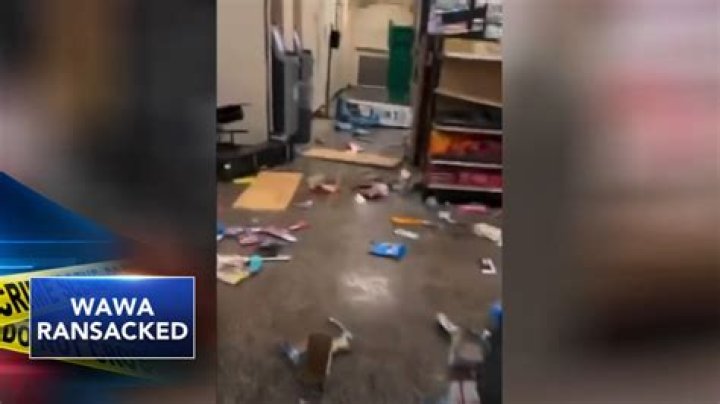 
Philadelphia police investigating after juveniles ransack Wawa on Roosevelt Boulevard 