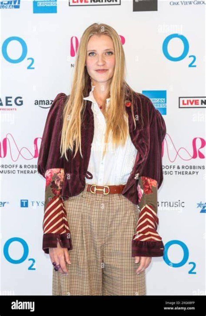 Poppy Lee Friar Height, Weight, Net Worth, Age, Birthday, Wikipedia, Who, Instagram, Biography