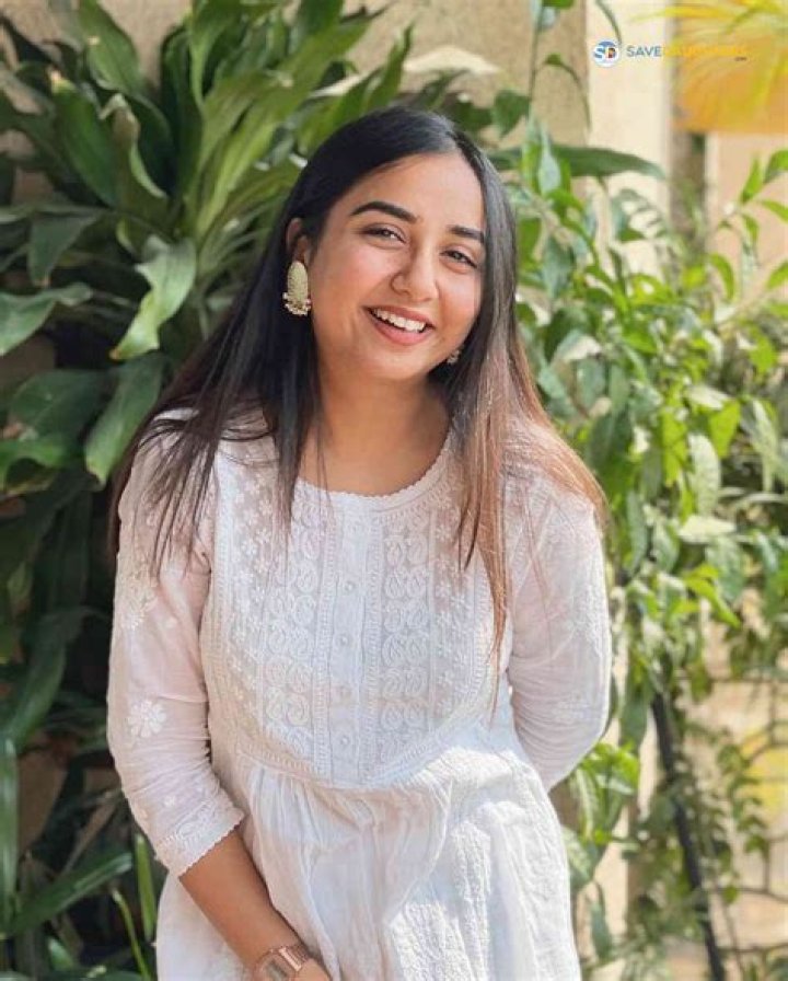 
Prajakta Koli Height, Weight, Net Worth, Age, Birthday, Wikipedia, Who, Nationality, Biography 