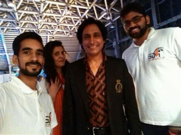 
Ramiz Raja Height, Weight, Net Worth, Age, Birthday, Wikipedia, Who, Nationality, Biography 