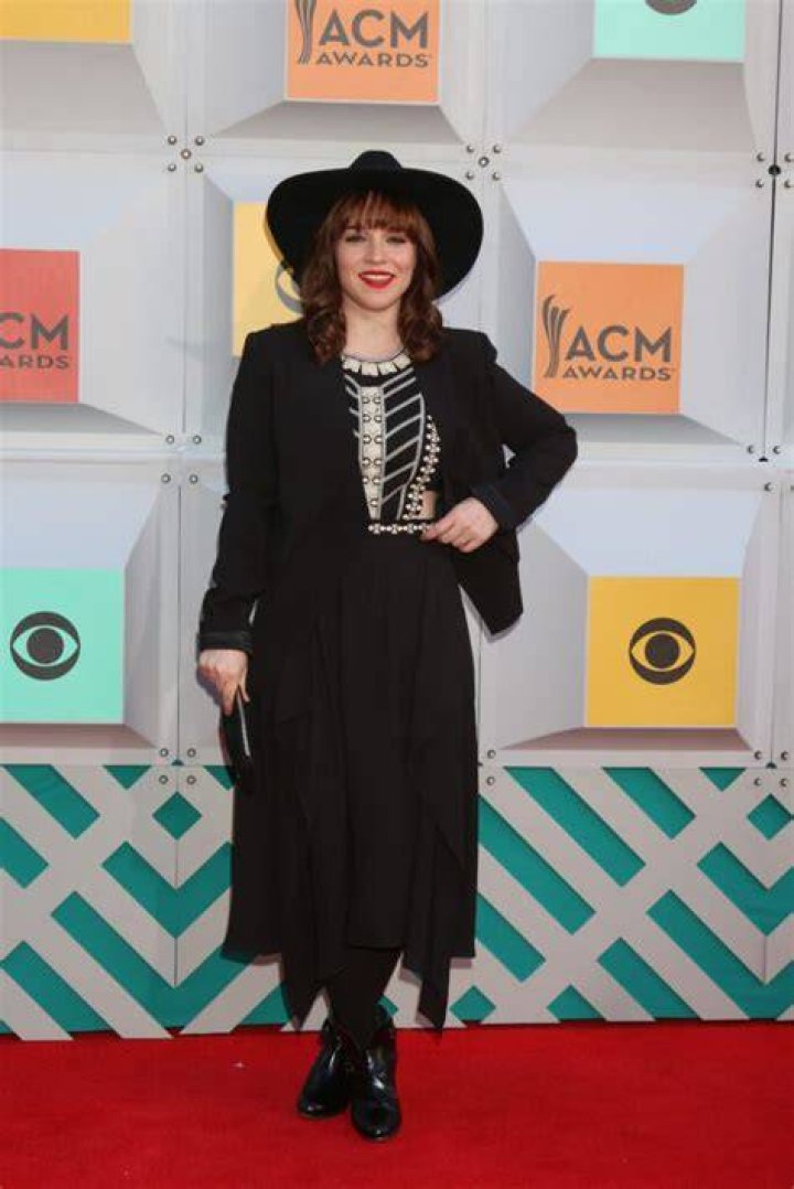 Renée Felice Smith Height, Weight, Net Worth, Age, Birthday, Wikipedia, Who, Instagram, Biography