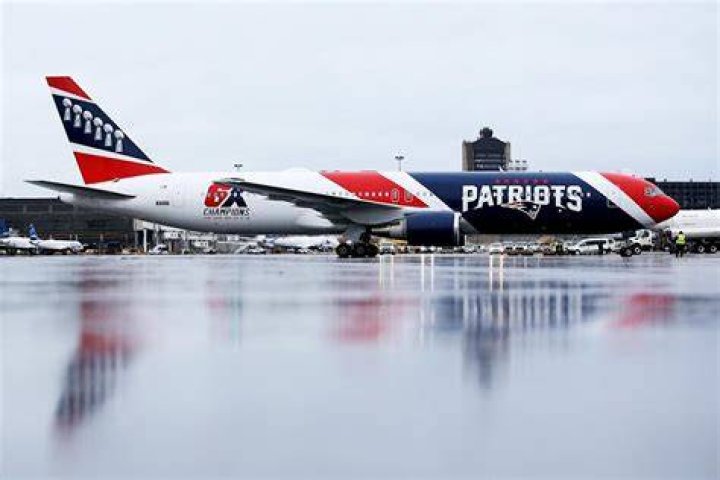 
Robert Kraft Lends Patriots Team Plane to UVA Football Players Traveling to Teammates’ Funerals 