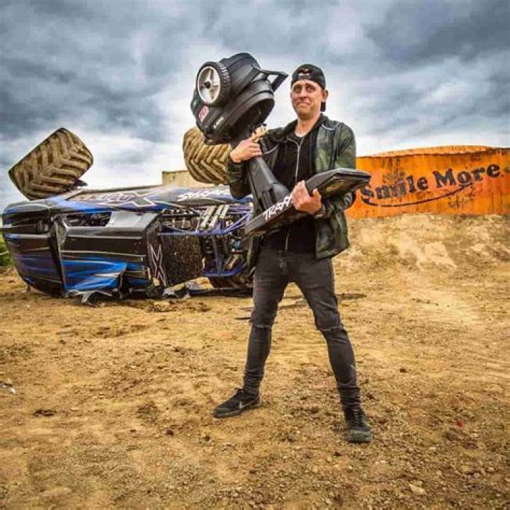 Roman Atwood Height, Weight, Net Worth, Age, Birthday, Wikipedia, Who, Instagram, Biography