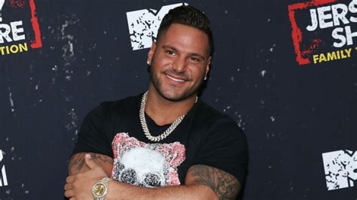 
Ronnie Ortiz-Magro Marks 1 Year Of Sobriety During ‘Jersey Shore: Family Vacation’ Return 