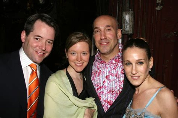 
Sarah Jessica Parker & 7 Siblings Vowed to Late Stepdad to Care For Widowed Mom Who Quit Job to Raise Them 