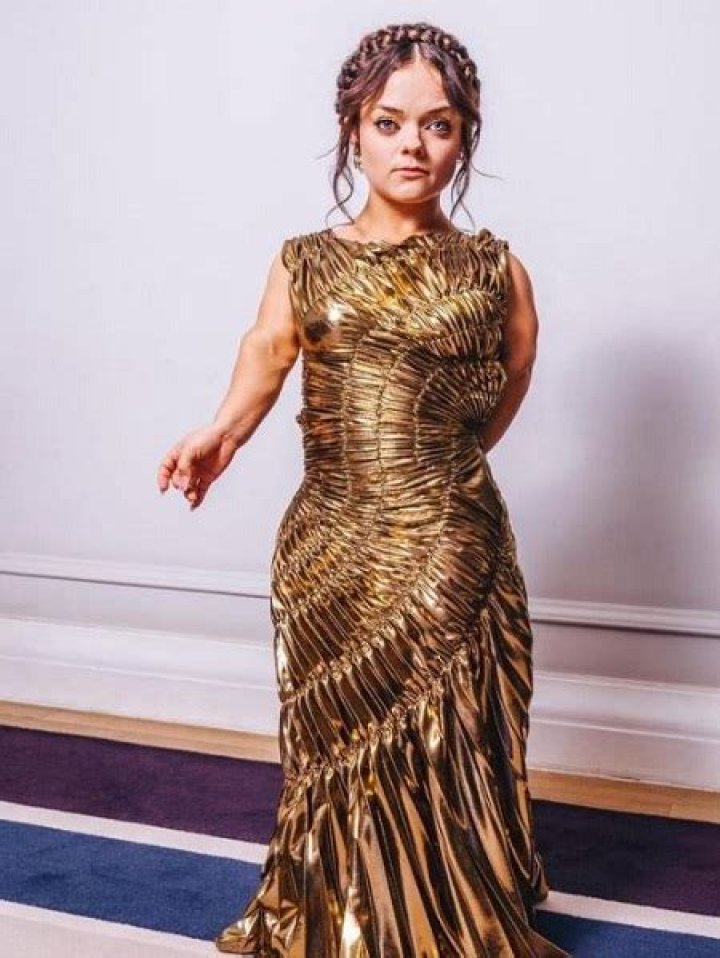 
Sarah Mills Height, Weight, Net Worth, Age, Birthday, Wikipedia, Who, Nationality, Biography 